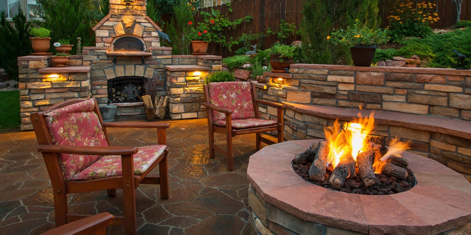 Outdoor fire pit